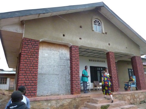 Entering the CSCODI Mother and Child clinic, Beni