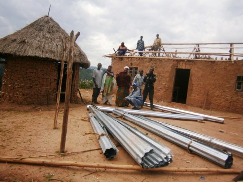 Repairing the roof at the Kalondo Health Clinic near Butembo DRC